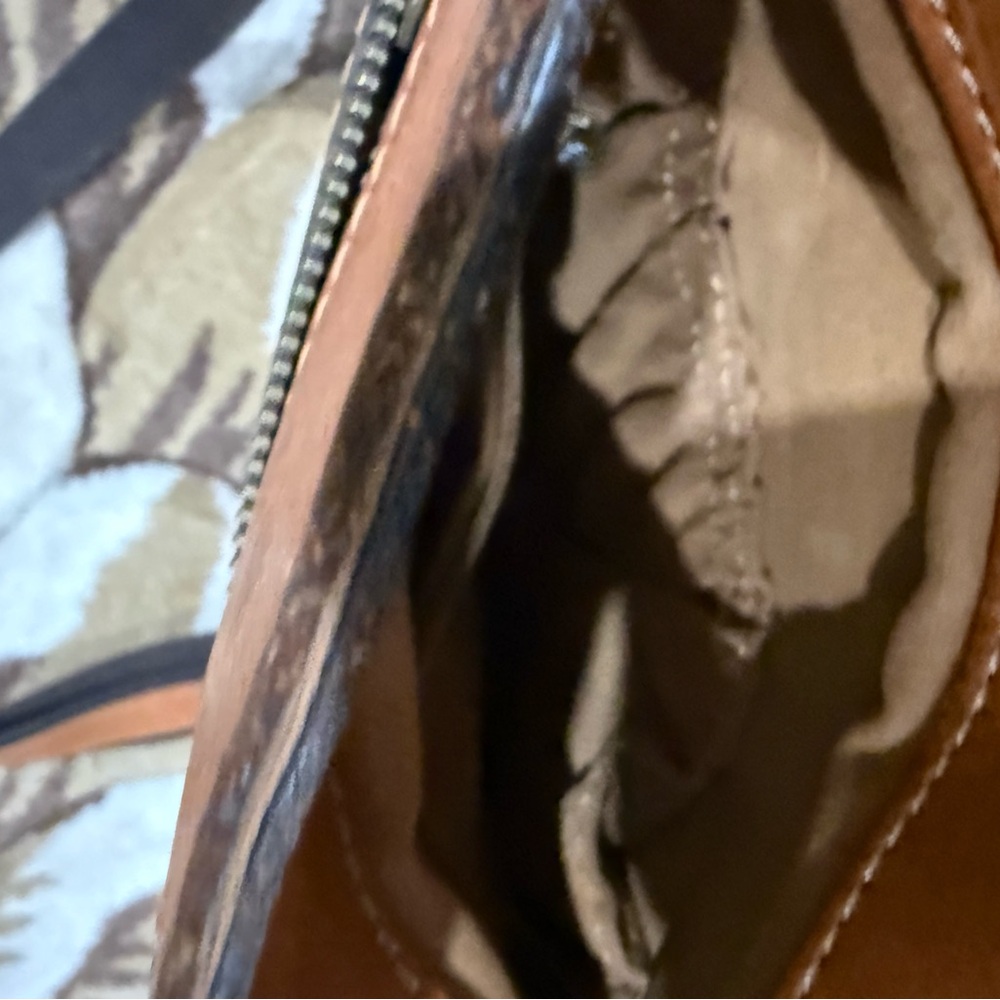 Patricia Nash Francesca full-grain, vegetable-tanned leather crossbody tooled - Picture 4 of 7